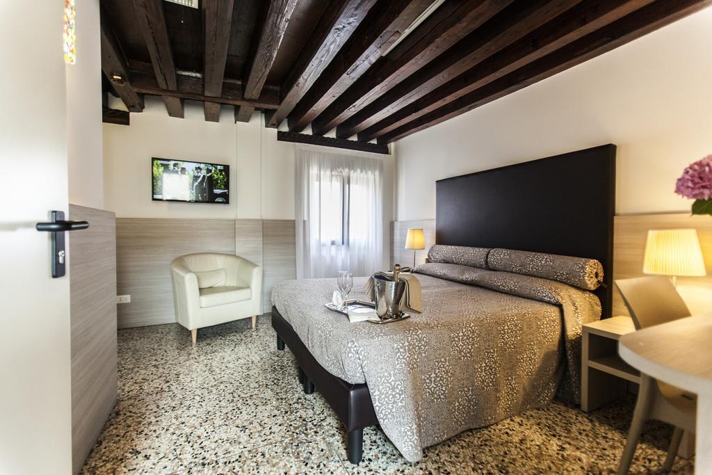 ヴェネツィア フォレステリア レビ Bed & Breakfast エクステリア 写真